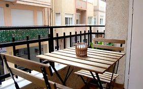 Disfruta de Santa Pola, acogedor apartamento en el centro.